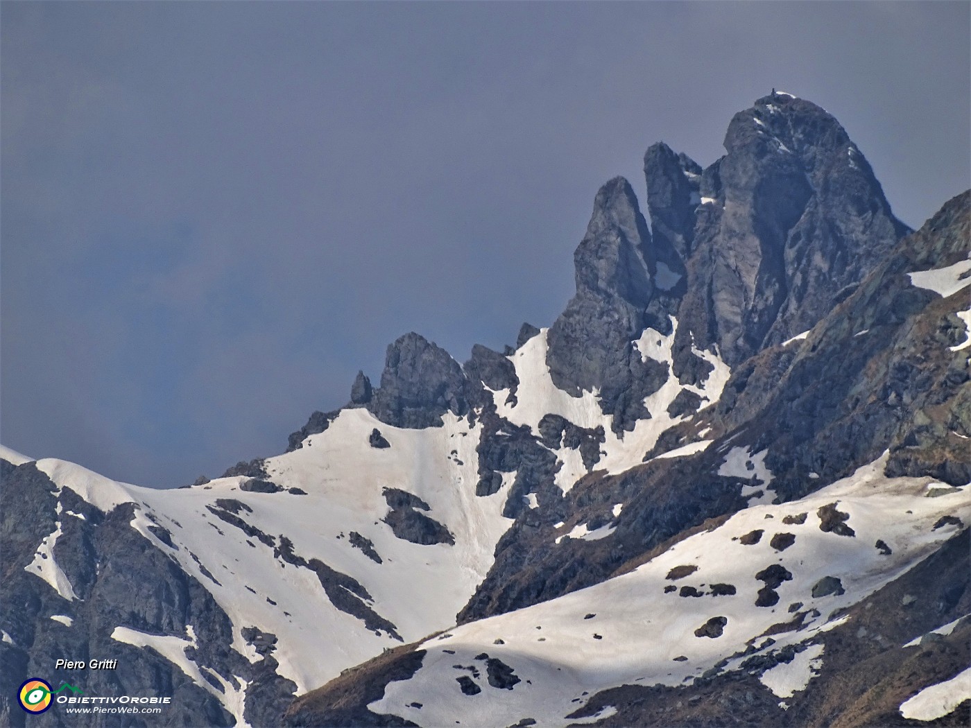 20 Maxi zoom sul Monte Valletto (2371 m).JPG